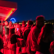 Bulihajó a Siófok katamaránon