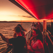 Plázs bulihajó a Siófok katamaránon