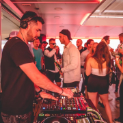 Plázs bulihajó a Siófok katamaránon