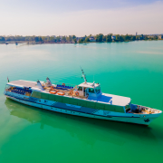 Boglár motoros hajó a Balatonon