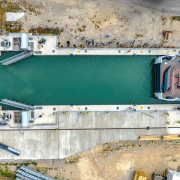 Új hajók zsilipezése