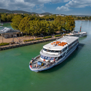Szent Miklós motoroshajó Balatonfüred kikötőben