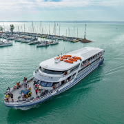 Szent Miklós hajózik be a siófoki kikötőbe