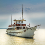Helka sétahajó a Balatonon