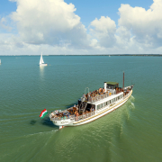 Jókai nosztalgiahajó a Balatonon