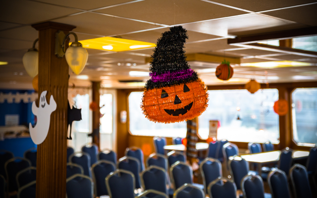 Halloween gyerekhajó