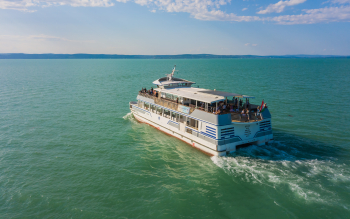 Siófok katamarán a Balatonon