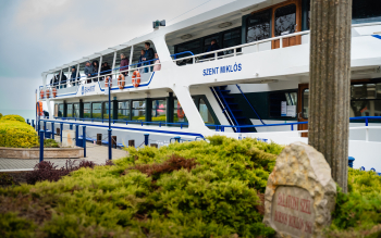 Szent Miklós hajó Balatonfüred hajóállomáson