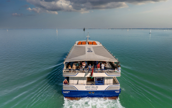 Szent Miklós motoroshajó a Balatonon