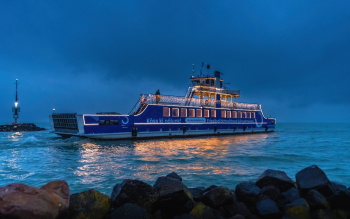 fénykomp a Balatonon