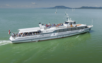 Földvár motoros hajó header kép