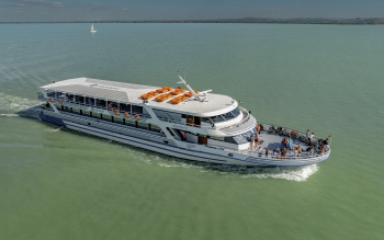 Szent Miklós motoros hajó header kép